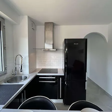 Apartment 2 Pieces Proche Avec Parking A Saint-raphael - Fr-1-226a-209 *