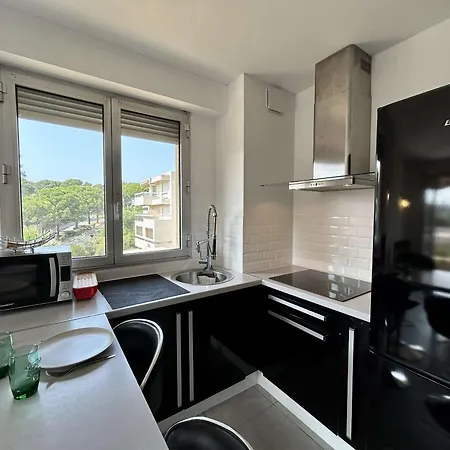 2 Pièces Proche Avec Parking à Saint-raphaël - Fr-1-226a-209 *