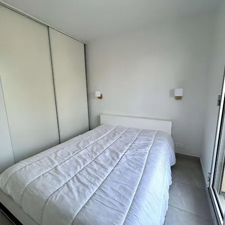 Apartment 2 Pieces Proche Avec Parking A Saint-raphael - Fr-1-226a-209